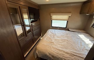 Beautifully maintained & spacious adventure RV