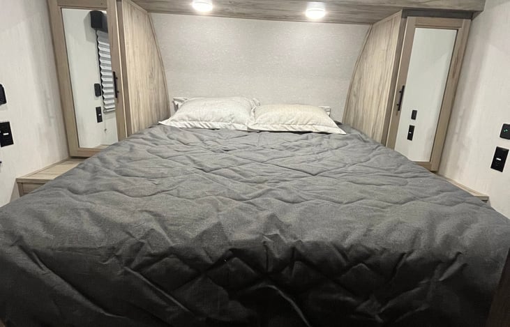 Main bedroom showing the queen bed.