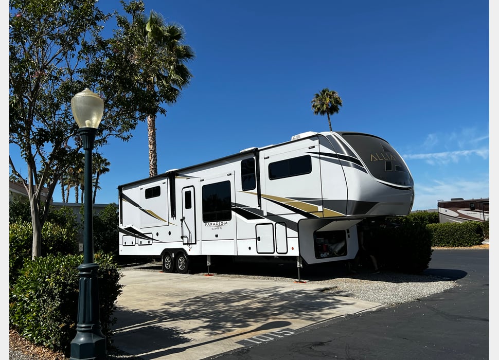 Fifth Wheel rentals in Santa Clarita