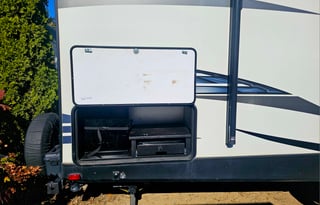 21 Outback Ultra Lite-Half ton / Pet Friendly