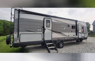 Fully Stocked '21 Bunkhouse w/ Private Queen Entry