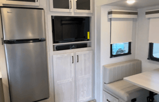 2023 5th wheel 28ft Forest River