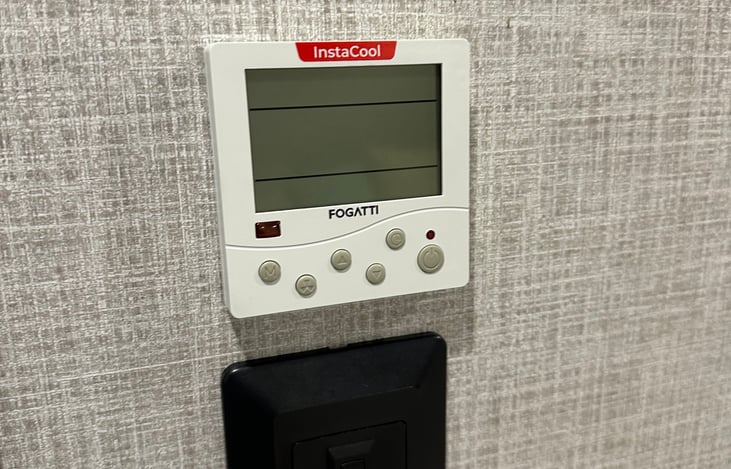 Separate AC for Front Bedroom -- will freeze you out if you want!