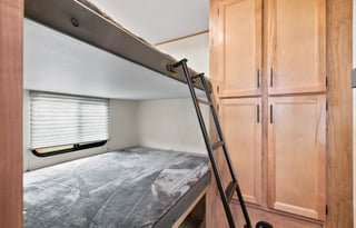 Cherokee Arctic Wolf | Large Luxurious 5th Wheel