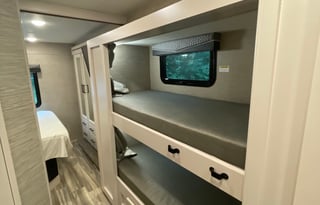 Rollin Ritz  2022 Thor Motor Coach Four Winds 31E