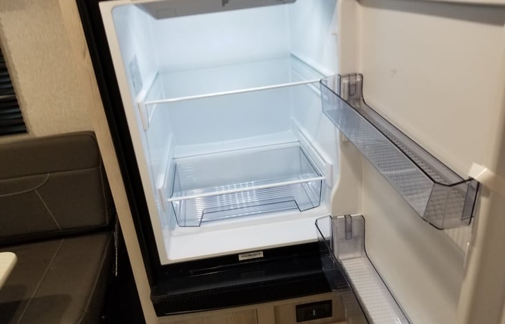 8 Cubic Ft. Refrigerator / Freezer