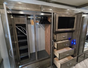 Fleetwood RV Bounder 36F