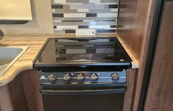 Propane/Gas Stove and oven.