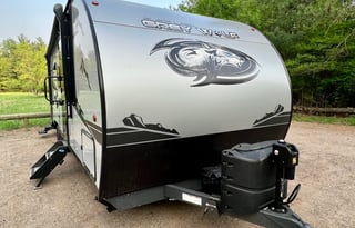 2022 GREY WOLF - PERFECT FAMILY CAMPER, SLEEPS 8