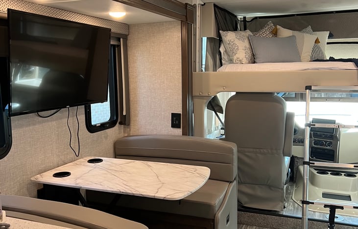 dinette and smart TV