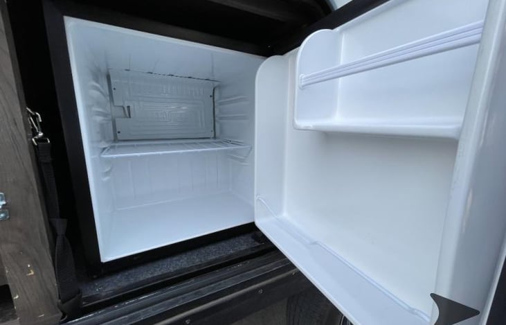 Outdoor kitchen refrigerator