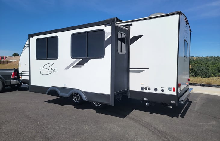 Slide out fully extended. This area behind the slideout has a port for a pressured hose to rinse off yourself or pups, along with a leash attachment point. This is also where the standard hookups are