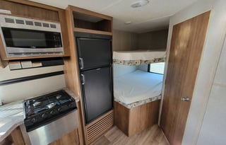 Spacious Clean 27.5' Travel Trailer w/ slide-out
