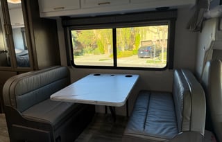 2024 Thor Motor Coach Chateau 22E- Family Friendly