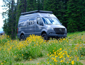 Winnebago Mercedes Revel 44E