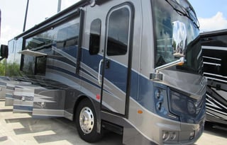 Experience Ultimate Luxury 2025 Discovery LXE!