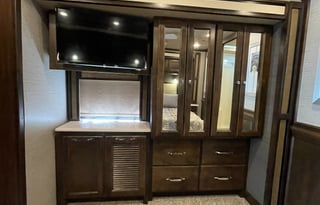 RV Sleeps 8 with 2 Bunks - Unlimted Generator Use