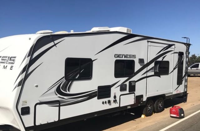 Toy hauler: Genesis 28CA