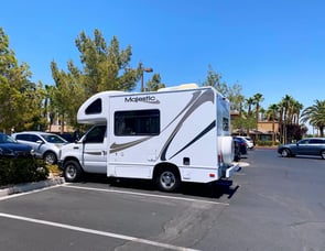 Thor Motor Coach Four Winds Majestic 19G