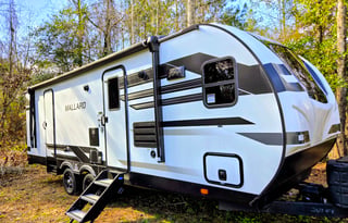 Tallahassee RV Rental | King Bed | Delivery  Setup