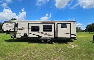 2 Bedroom, 2 Bath Luxury RV