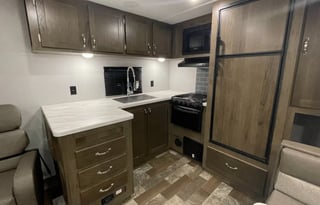 2020 EAST TO WEST Memories & and relaxation RV