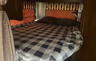 Family Friendly Class C motor home. Pet Friendly