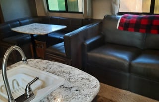 Family friendly with HUGE Bunkroom!!