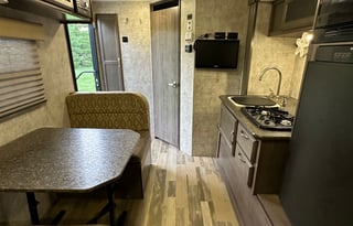 2016  Winnebago Winnie Drop 170S
