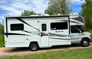 2017 Winnebago Spirit 25B
