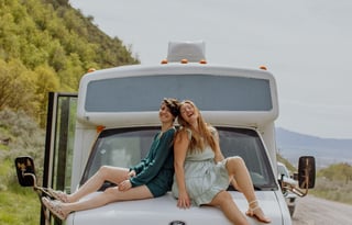 Couple & Bestie Adventure Bus - Cozy and Spacious