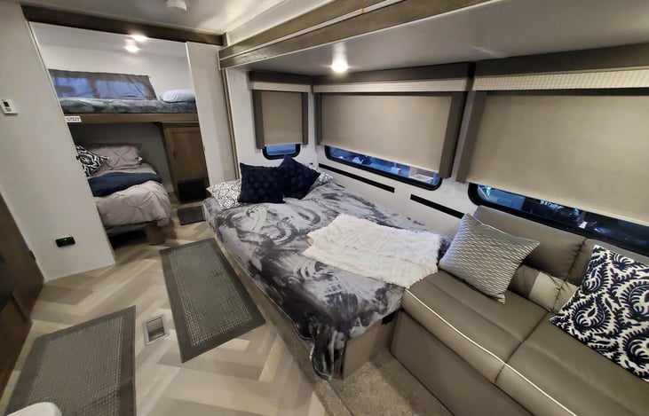 Dinette makes into a Queen size bed