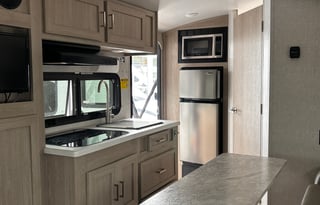 2022 GeoPro 19ft / Sleeps 4 / Lightweight / Irvine