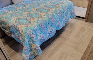 Family Fun Coach-MN-Bring Fido -2Bath! - 2019