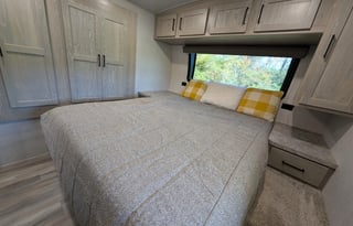 Flagstaff Micro Lite | Modern and cozy w/ 2 slides