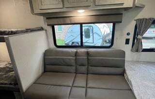 Forest River Aurora 16BHX, Small and lightweight