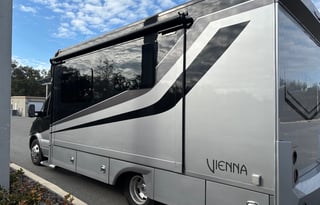 2023 Renegade Vienna 25VRML, Mercedes 3500 Chassis