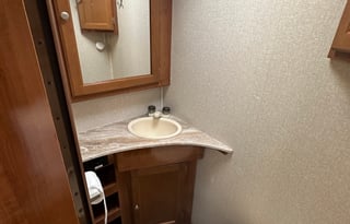 26' Leprechaun, sleeps 6+, stocked for family fun!