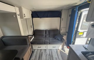 "Deja Vu" - Easy TOW - 2025 Jayco SLX - Sleeps 6-8