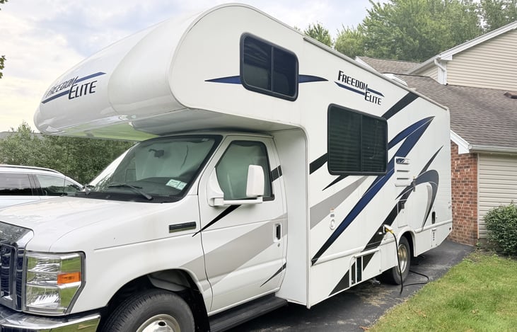 2022 Thor Freedom Elite 23H, just under 25 ft, easy to park