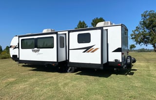 Maximus - 2023 FR Wildwood 31KQBTS (Delivery Only)