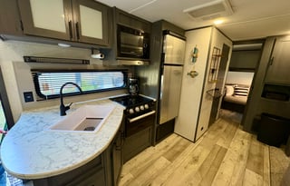 Camper For Rent – Sleeps 7 Comfortably!