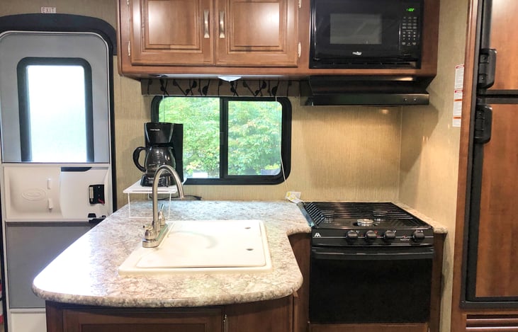 Kitchen - Extra counter space, double sink, microwave, oven, stove, fridge, freezer