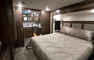 2B 1.5B Living converts to bedroom goose box pull