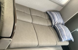 2022 Leprechaun 319MB Ford 450