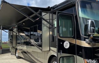 2010 Tiffin Motorhomes Phaeton 40’