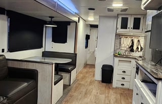 Only 99 weekday special,Sleeps 9,2 bed,1.5 bath