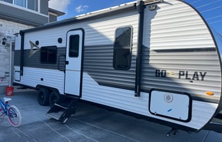 Cozy, fully stocked off-grid escape