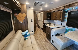 Kid/Pet Tested & Adult Privacy, Sleeps 9 w/ Bunks