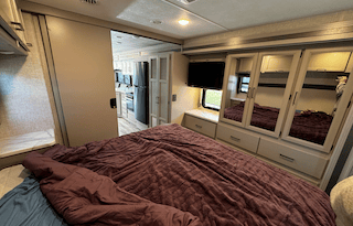 Easy-to-Drive ClassA w/ Surprising Amount of Room